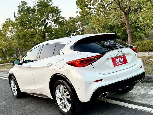 Q30風尚版 1.6T 一手車實跑6萬5里程保證 IKEY 環景攝影 ACC跟車 全景天窗 雙電動椅 換檔撥片  第4張相片