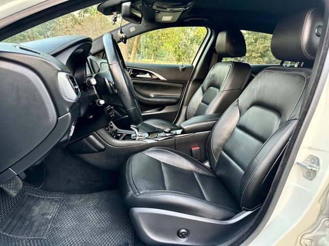 Q30風尚版 1.6T 一手車實跑6萬5里程保證 IKEY 環景攝影 ACC跟車 全景天窗 雙電動椅 換檔撥片  第5張相片