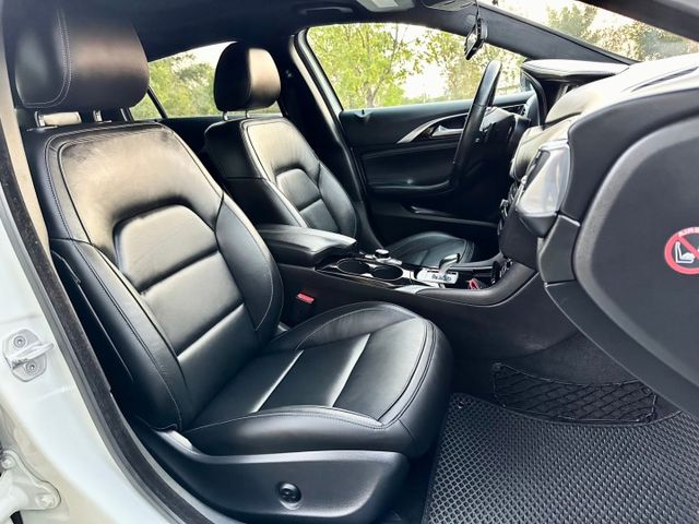 Q30風尚版 1.6T 一手車實跑6萬5里程保證 IKEY 環景攝影 ACC跟車 全景天窗 雙電動椅 換檔撥片  第6張相片