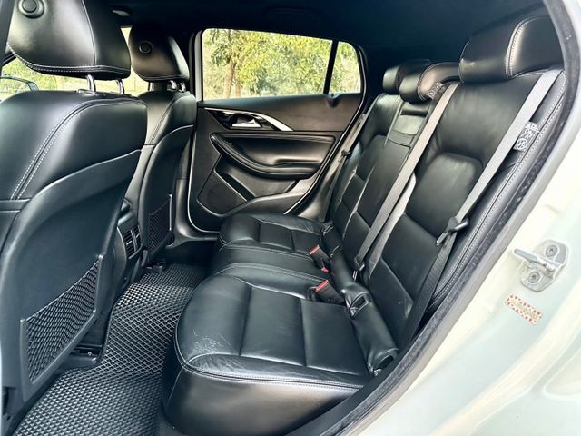 Q30風尚版 1.6T 一手車實跑6萬5里程保證 IKEY 環景攝影 ACC跟車 全景天窗 雙電動椅 換檔撥片  第7張相片