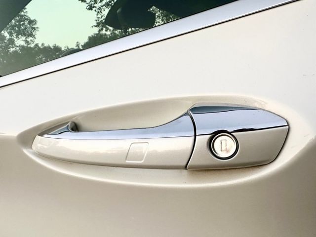 Q30風尚版 1.6T 一手車實跑6萬5里程保證 IKEY 環景攝影 ACC跟車 全景天窗 雙電動椅 換檔撥片  第20張相片