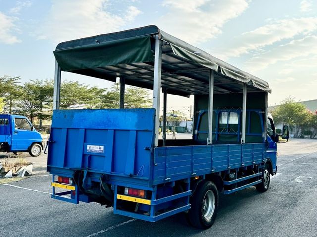 五期堅達 自排 3噸半 已變更載重 14.5呎 一手車原廠紀錄實跑20萬里程保證 五面掀帆布 升降尾門  第3張相片