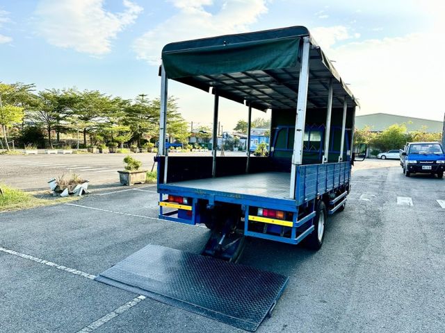 五期堅達 自排 3噸半 已變更載重 14.5呎 一手車原廠紀錄實跑20萬里程保證 五面掀帆布 升降尾門  第5張相片