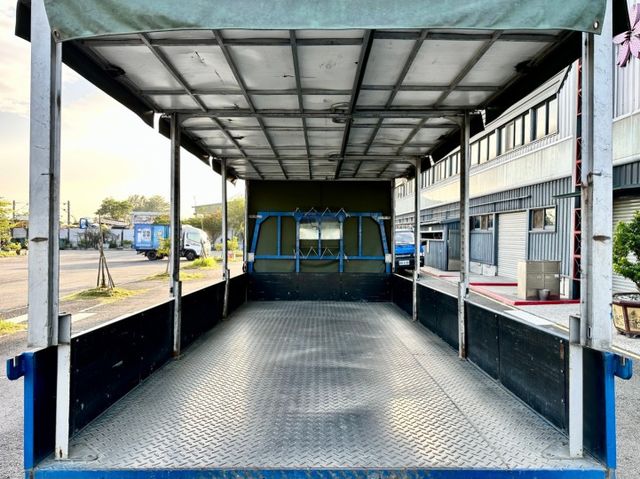 五期堅達 自排 3噸半 已變更載重 14.5呎 一手車原廠紀錄實跑20萬里程保證 五面掀帆布 升降尾門  第17張相片