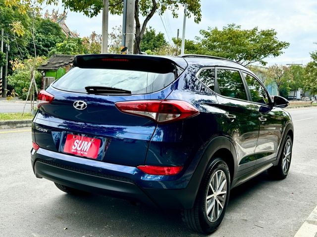 TUCSON 2.0汽油 尊貴型 一手車實跑11萬8里程保證 IKEY 定速巡航 駕駛座電動椅 全景天窗 原廠影音主機  第3張相片