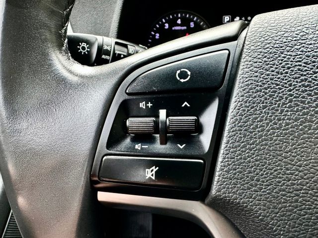 TUCSON 2.0汽油 尊貴型 一手車實跑11萬8里程保證 IKEY 定速巡航 駕駛座電動椅 全景天窗 原廠影音主機  第12張相片