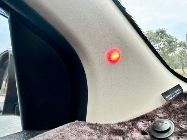 LIVINA 省油 大空間 一手車原廠紀錄實跑12萬里程保證 原廠影音 數位電視 倒車顯影 衛星導航 盲點 抬頭顯示器  第19張相片