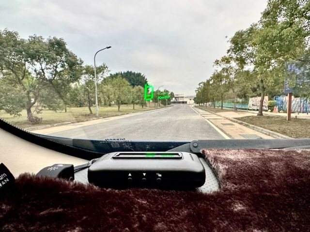 LIVINA 省油 大空間 一手車原廠紀錄實跑12萬里程保證 原廠影音 數位電視 倒車顯影 衛星導航 盲點 抬頭顯示器  第20張相片