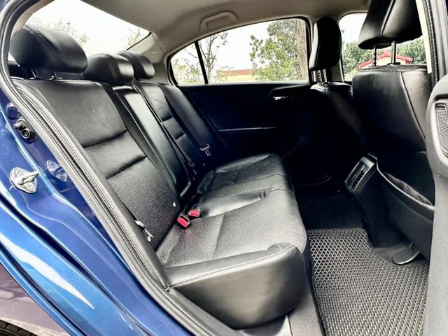 CITY 1.5 VTiS 一手車實跑10萬里程保證 定速巡航 換檔撥片 6安 原廠影音主機 倒車顯影 循跡防滑  第8張相片