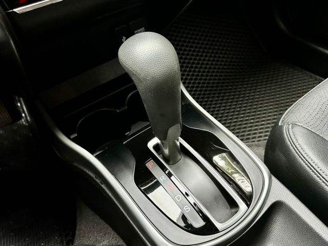 CITY 1.5 VTiS 一手車實跑10萬里程保證 定速巡航 換檔撥片 6安 原廠影音主機 倒車顯影 循跡防滑  第19張相片