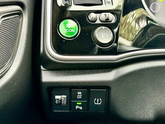 CITY 1.5 VTiS 一手車實跑10萬里程保證 定速巡航 換檔撥片 6安 原廠影音主機 倒車顯影 循跡防滑  第20張相片
