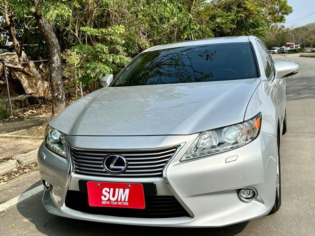 ES300h 一手車實跑6萬6里程保證 IKEY 雙電動椅 天窗 HID頭燈 LED日行燈 衛星導航 倒車顯影 數位電視  第1張相片