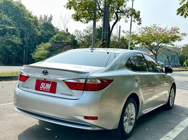 ES300h 一手車實跑6萬6里程保證 IKEY 雙電動椅 天窗 HID頭燈 LED日行燈 衛星導航 倒車顯影 數位電視  第3張相片