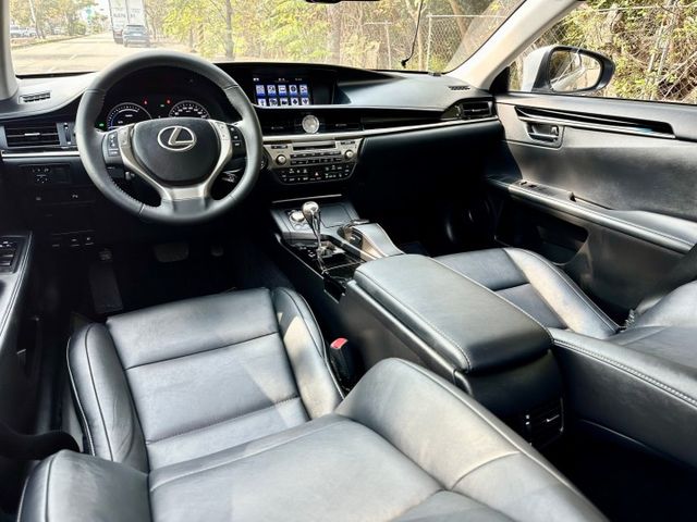 ES300h 一手車實跑6萬6里程保證 IKEY 雙電動椅 天窗 HID頭燈 LED日行燈 衛星導航 倒車顯影 數位電視  第10張相片