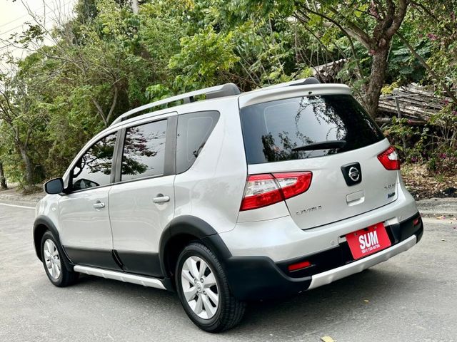 LIVINA 掀背大空間 一手車原廠紀錄實跑10萬里程保證  第4張相片