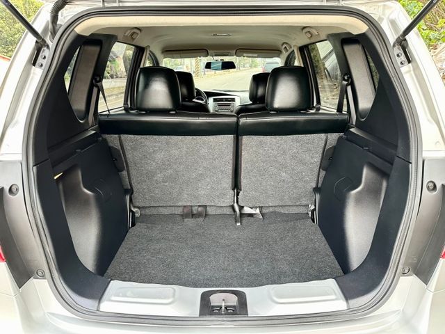 LIVINA 掀背大空間 一手車原廠紀錄實跑10萬里程保證  第9張相片