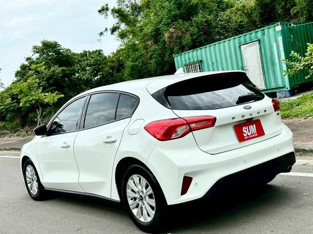 1.5渦輪 五門掀背 時尚版 一手車原廠紀錄實跑6萬5里程保證 IKEY ACC跟車 車道維持 換檔撥片 倒車顯影 盲點  第4張相片