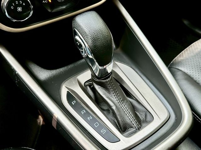 ESCORT 1.5 便宜代步車 一手車實跑13萬里程保證 4安 胎壓監控  第15張相片