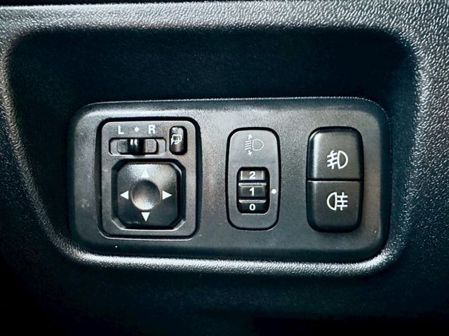COLT PLUS 一手車原廠紀錄實跑7萬里程保證 IKEY 電動尾門 盲點偵測 數位儀表 定速巡航 恆溫空調 倒車顯影  第19張相片