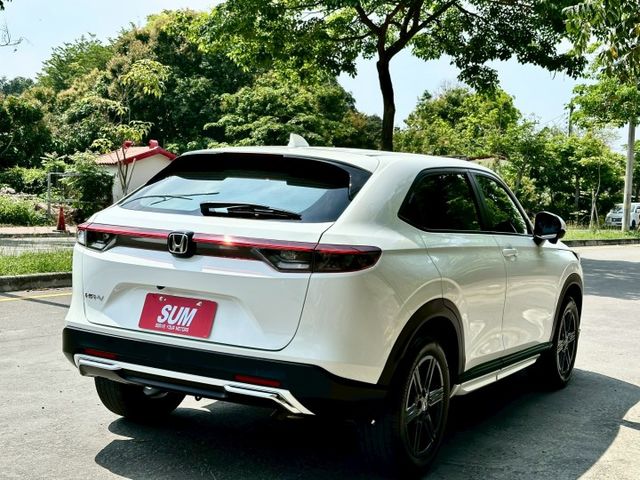 尊榮版 一手車原廠紀錄實跑2萬9里程保證 IKEY ACC跟車 車道維持輔助 電尾門 倒車顯影 換檔撥片 無線充電盤  第3張相片