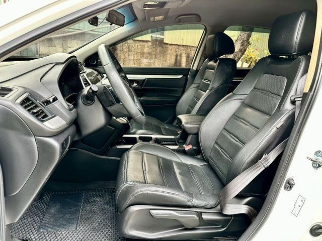 CRV VTiS 1.5渦輪 一手車實跑16萬3里程保證 IKEY LED頭尾燈 定速巡航 換檔撥片 衛星導航 倒車顯影  第5張相片