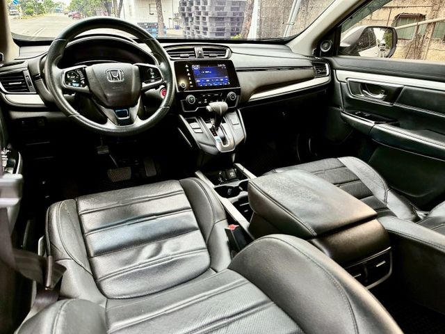 CRV VTiS 1.5渦輪 一手車實跑16萬3里程保證 IKEY LED頭尾燈 定速巡航 換檔撥片 衛星導航 倒車顯影  第8張相片