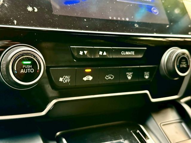 CRV VTiS 1.5渦輪 一手車實跑16萬3里程保證 IKEY LED頭尾燈 定速巡航 換檔撥片 衛星導航 倒車顯影  第18張相片