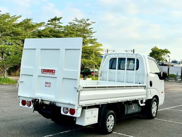 卡旺3.25噸 6速手排 一手車實跑9萬9里程保證 升降尾門 安全氣囊  第3張相片