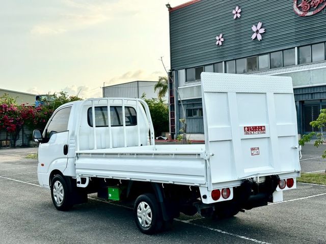 卡旺3.25噸 6速手排 一手車實跑9萬9里程保證 升降尾門 安全氣囊  第4張相片