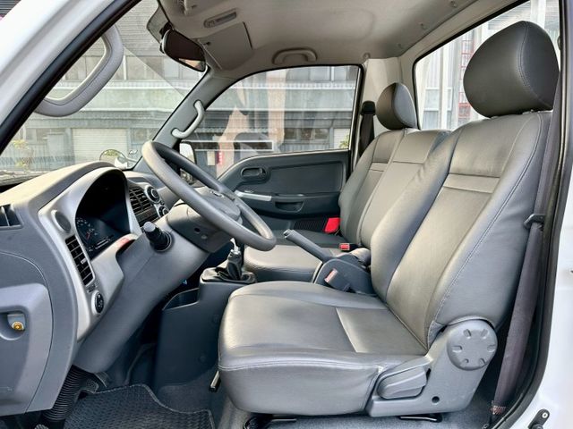 卡旺3.25噸 6速手排 一手車實跑9萬9里程保證 升降尾門 安全氣囊  第7張相片