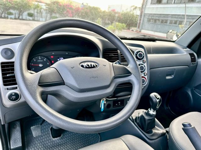 卡旺3.25噸 6速手排 一手車實跑9萬9里程保證 升降尾門 安全氣囊  第10張相片