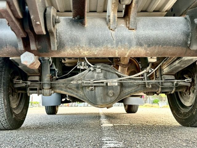卡旺3.25噸 6速手排 一手車實跑9萬9里程保證 升降尾門 安全氣囊  第17張相片