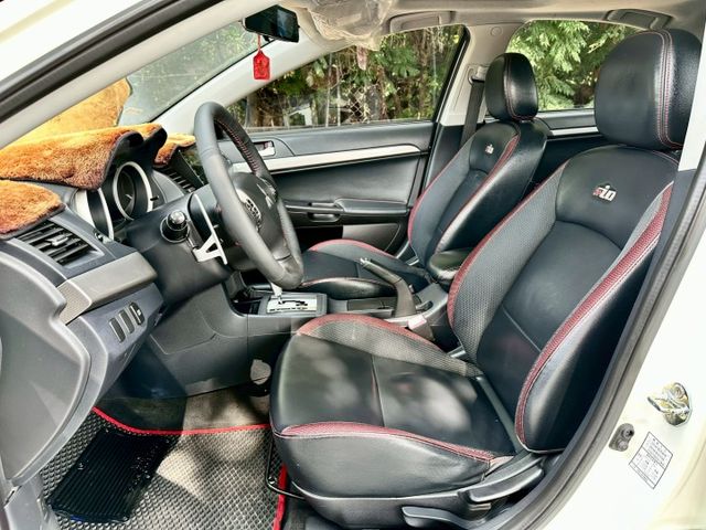 2.0 io版 一手車實跑14萬里程保證 定速巡航 換檔撥片 安卓影音主機 倒車顯影 恆溫空調 天窗 重低音 HID頭燈  第5張相片