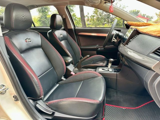 2.0 io版 一手車實跑14萬里程保證 定速巡航 換檔撥片 安卓影音主機 倒車顯影 恆溫空調 天窗 重低音 HID頭燈  第6張相片