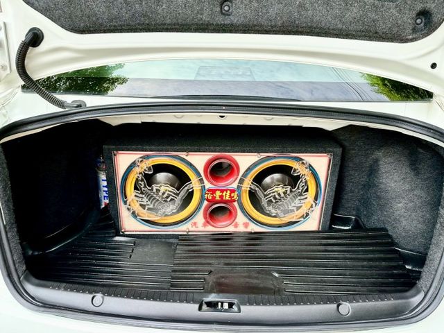 2.0 io版 一手車實跑14萬里程保證 定速巡航 換檔撥片 安卓影音主機 倒車顯影 恆溫空調 天窗 重低音 HID頭燈  第9張相片
