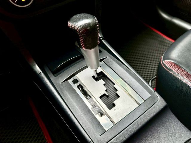 2.0 io版 一手車實跑14萬里程保證 定速巡航 換檔撥片 安卓影音主機 倒車顯影 恆溫空調 天窗 重低音 HID頭燈  第19張相片