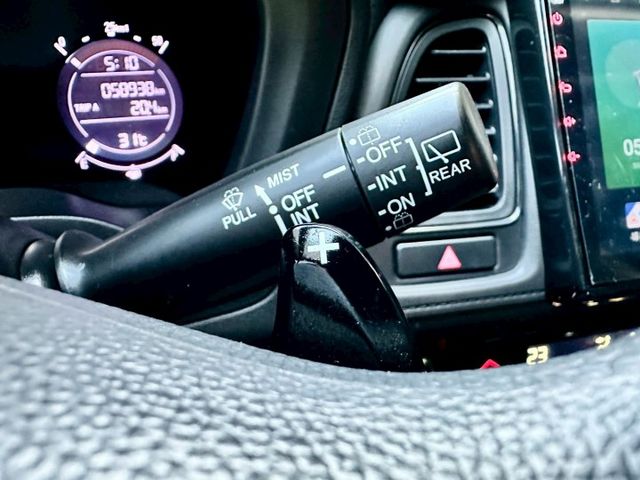 HRV1.8 VTiS 一手車實跑5萬8里程保證 IKEY 換檔撥片 定速巡航 安卓主機 倒車顯影 6安 循跡防滑  第14張相片
