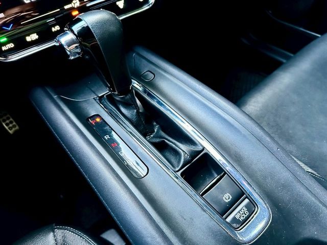 HRV1.8 VTiS 一手車實跑5萬8里程保證 IKEY 換檔撥片 定速巡航 安卓主機 倒車顯影 6安 循跡防滑  第18張相片