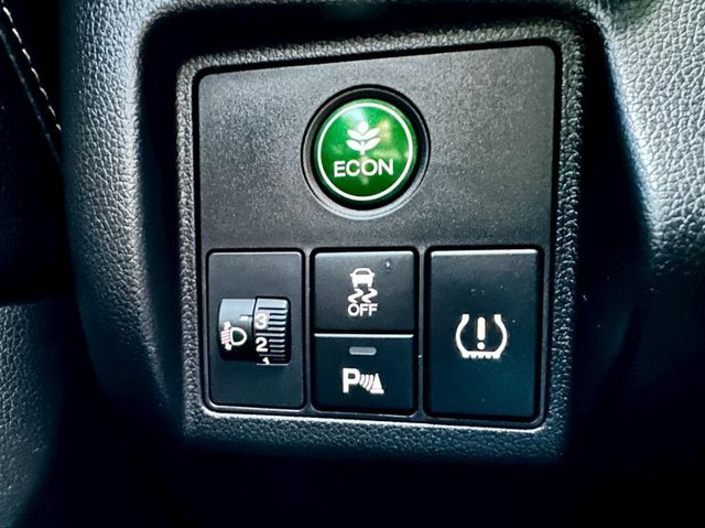 HRV1.8 VTiS 一手車實跑5萬8里程保證 IKEY 換檔撥片 定速巡航 安卓主機 倒車顯影 6安 循跡防滑  第19張相片