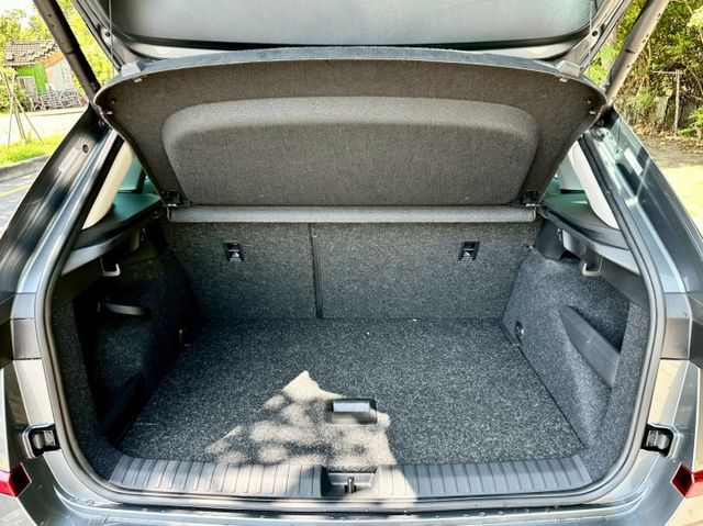 1.0TSi 全新領牌車 原廠保固到2029.01 IKEY ACC跟車 車道維持 盲點偵測 電動尾門 駕駛座電動椅  第7張相片