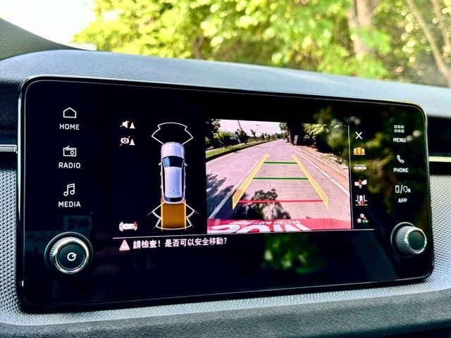 1.0TSi 全新領牌車 原廠保固到2029.01 IKEY ACC跟車 車道維持 盲點偵測 電動尾門 駕駛座電動椅  第16張相片