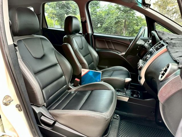 COLT PLUS1.5 一手車實跑9萬8里程保證 IKEY 恆溫空調 LED日行燈 電折後視鏡  第6張相片