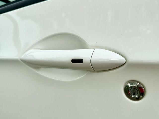 COLT PLUS1.5 一手車實跑9萬8里程保證 IKEY 恆溫空調 LED日行燈 電折後視鏡  第18張相片