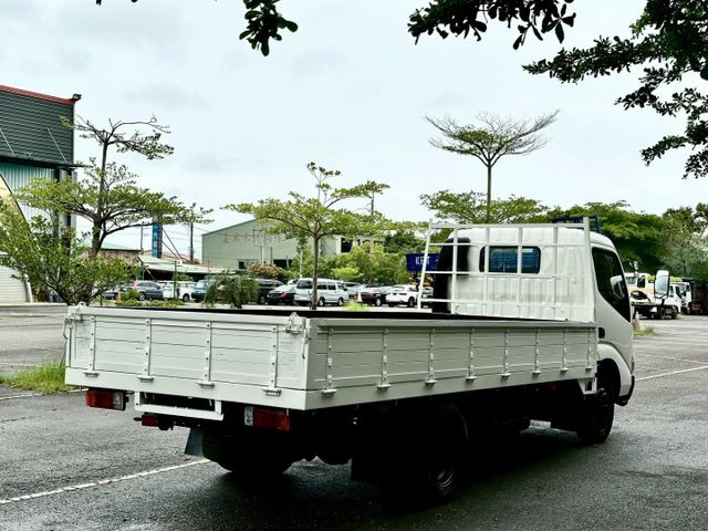 四期HINO 3噸半 已變更載重 14呎貨斗 原廠紀錄實跑23萬8里程保證  第3張相片