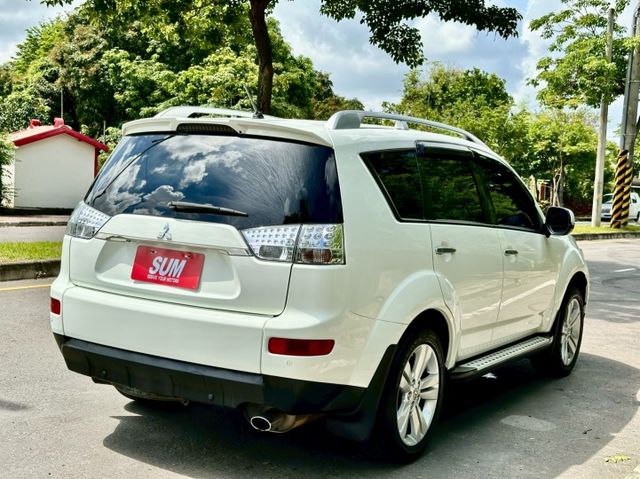 一手車實跑16萬里程保證 定速巡航 原廠影音主機 衛星導航 數位電視 恆溫空調 抬頭顯示器  第3張相片
