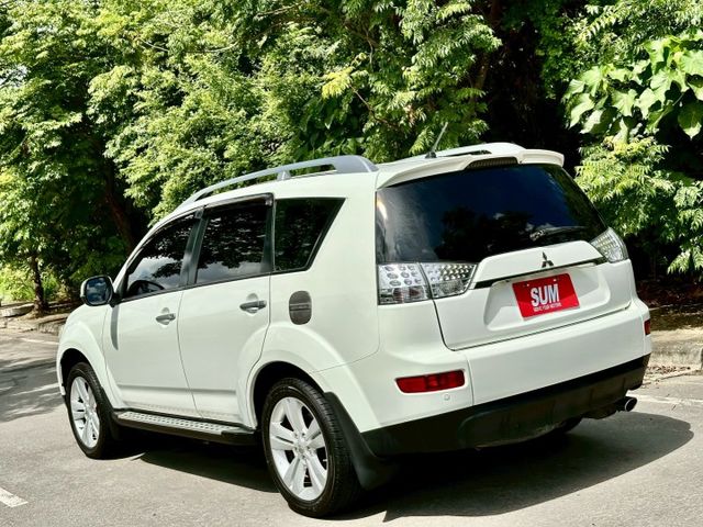 一手車實跑16萬里程保證 定速巡航 原廠影音主機 衛星導航 數位電視 恆溫空調 抬頭顯示器  第4張相片