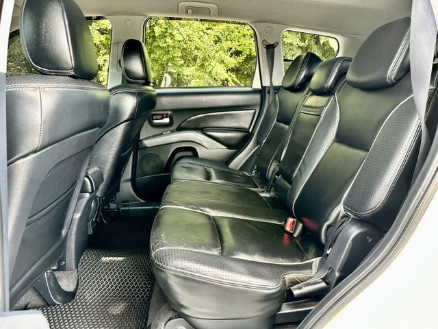 一手車實跑16萬里程保證 定速巡航 原廠影音主機 衛星導航 數位電視 恆溫空調 抬頭顯示器  第7張相片