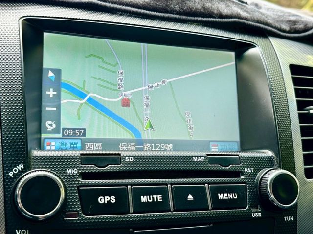 一手車實跑16萬里程保證 定速巡航 原廠影音主機 衛星導航 數位電視 恆溫空調 抬頭顯示器  第16張相片