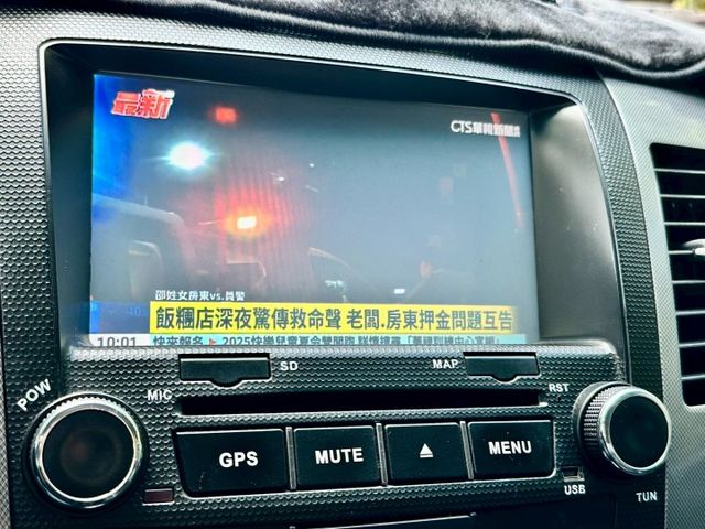 一手車實跑16萬里程保證 定速巡航 原廠影音主機 衛星導航 數位電視 恆溫空調 抬頭顯示器  第17張相片