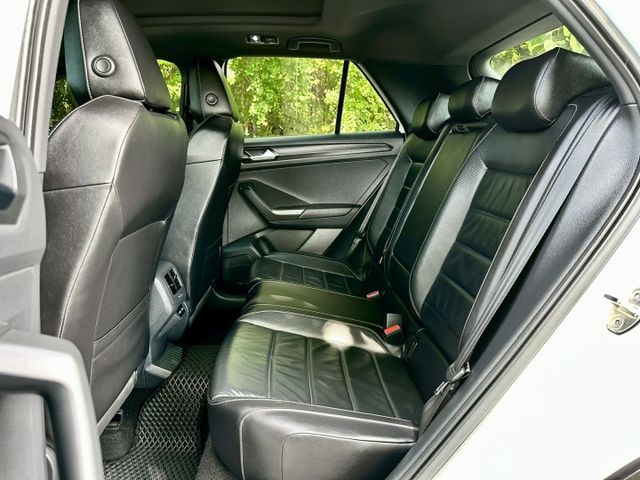 330TSi R-LINE 一手車實跑2萬4里程保證 ACC跟車 車道維持 自動停車輔助 駕駛座電動椅 全景天窗 盲點  第6張相片